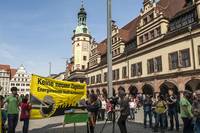 Demo vor Altem Rathaus in Leipzig, Plakat: Keine neuen Tagebaue! Energiewende heißt Kohleausstieg.